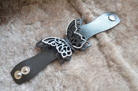 Кожаный браслет "бабочка" со стразами